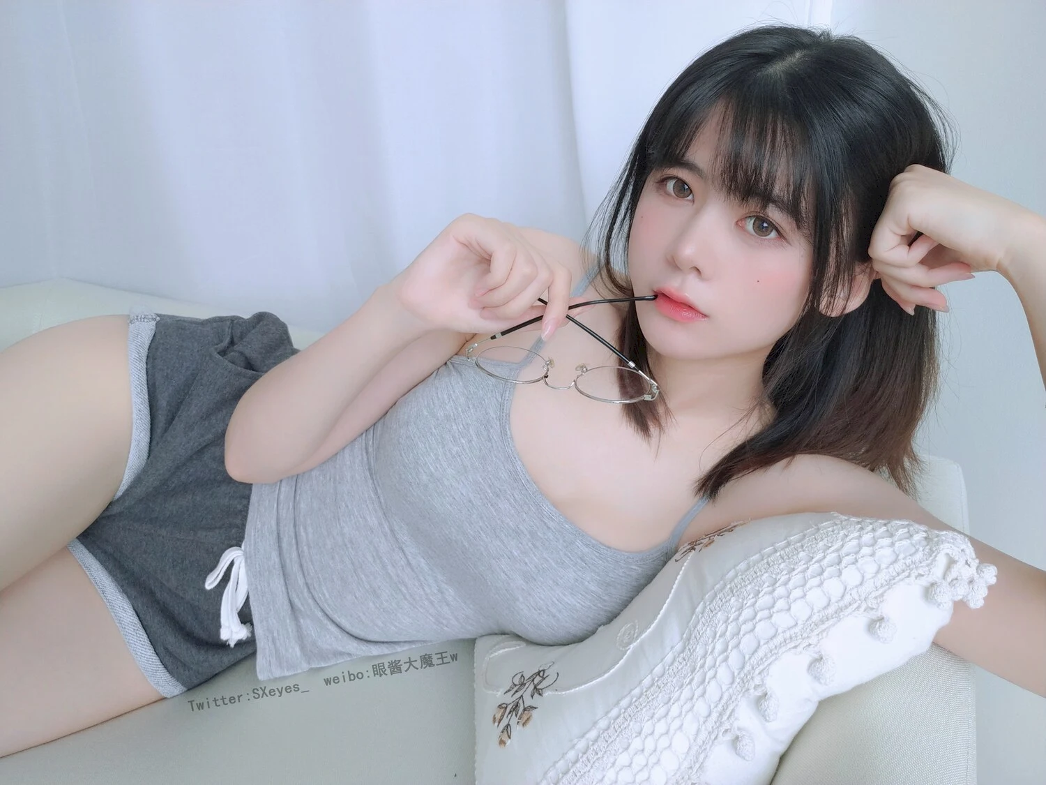 眼酱大魔王w写真图片 性感美少女 网红模特